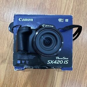 Canon PowerShot SX420 IS camera. LIKE NEW